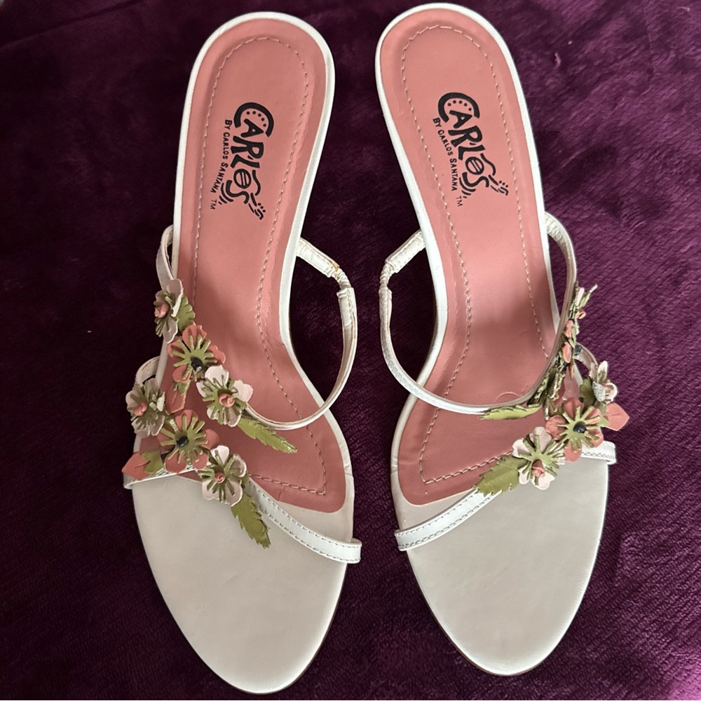 Carlos white flowered Bloom sandal sz 9. NWOT